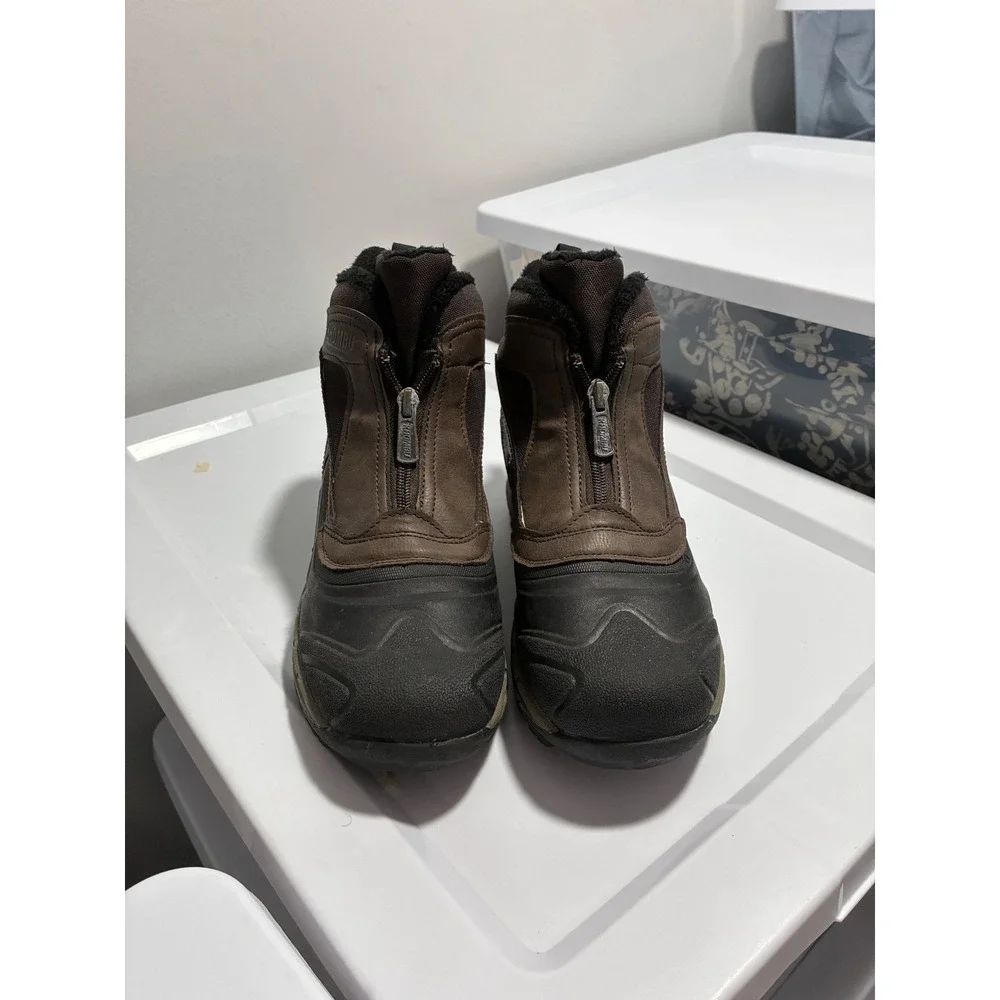 Khombu Mens Brown Front Zip Winter Boots Faux Fur Lined Snow Boots Size 8M
